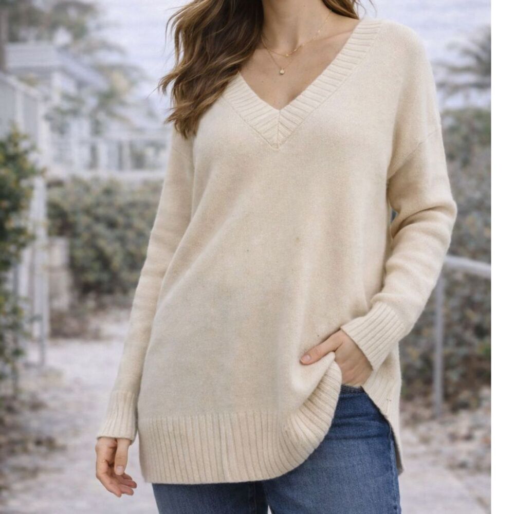 Athleta 80% Wool 20% Cashmere Cream Oversized V-Neck Tunic Sweater Size Small